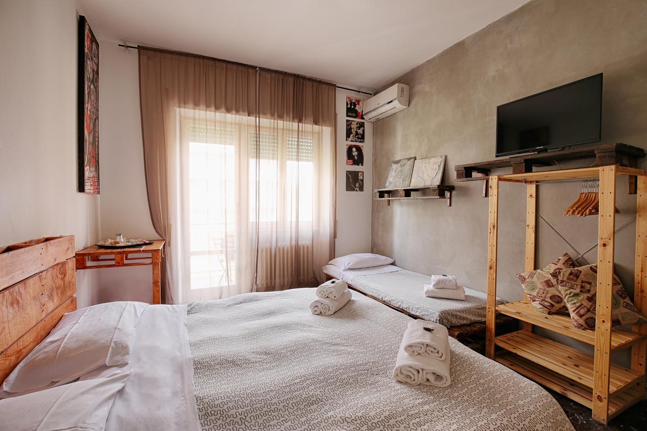 Bed & Breakfast Art & Industry